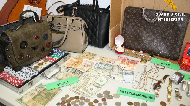 La Guardia Civil de Hellín detiene a dos personas y esclarece varios robos en las provincias de Albacete y Murcia