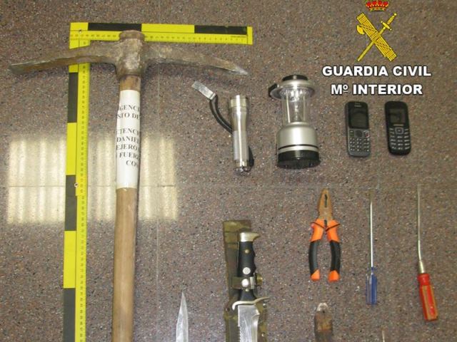 Detenidos cuatro hombres mientras robaban material de una obra en Toledo