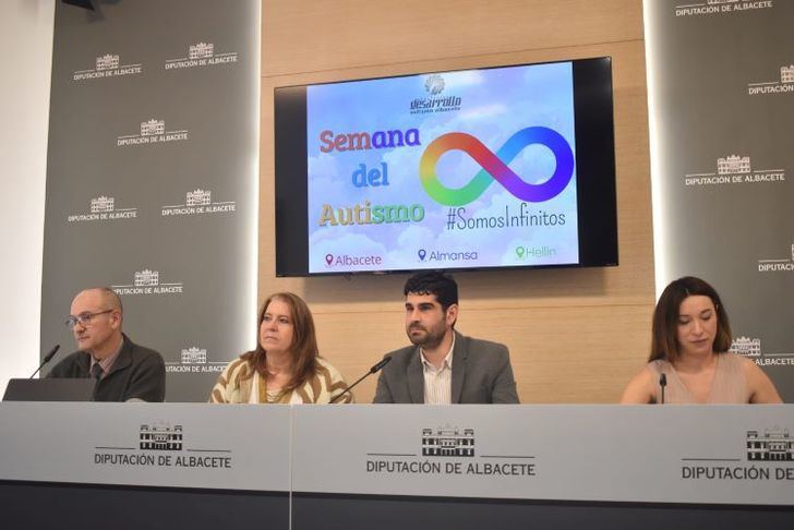 Albacete se ilumina de azul por concienciar en el Día Mundial del Autismo