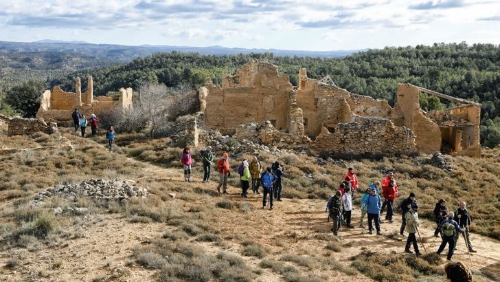 La baja temperatura estuvo muy presente en la visita a Villamalea de la IV Ruta de Senderismo de la Diputación de Albacete