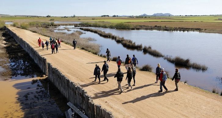 La ruta de senderismo de la Diputación de Albacete tuvo parada en Pétrola y El Bonillo