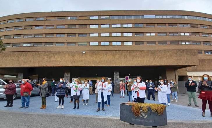 Concentraciones ante los hospitales de Castilla-La mancha para reclamar más profesionales y más medios