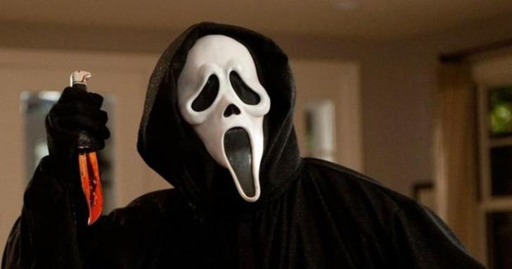 Imagen de la máscara de la película Scream, la misma que utilizó el asesino.