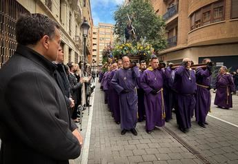 La Procesión del Encuentro de Albacete cautiva con su intensidad emocional y participación popular