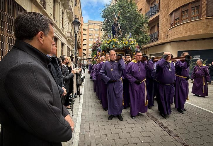 La Procesión del Encuentro de Albacete cautiva con su intensidad emocional y participación popular