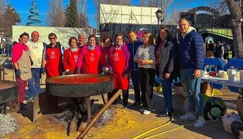 Serrano asiste al homenaje de Aguas Nuevas a San Antón con sus fiestas patronales