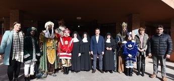Los Reyes Magos visitan, junto al alcalde de Albacete, Asprona y el Asilo de San Antón