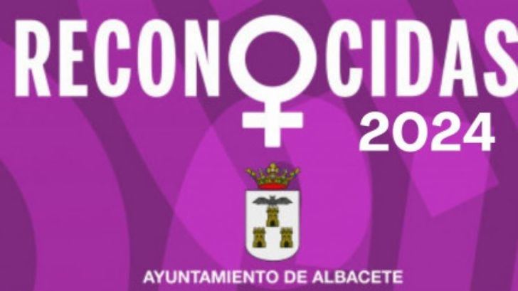 El alcalde de Albacete, Manuel Serrano, felicita a las mujeres que van a ser reconocidas este año en un acto institucional con motivo de su Día Internacional
