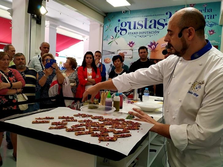 El cremoso de atascaburras con gel de uva Bobal del chef Javier García, en el stand de la Diputación de Albacete