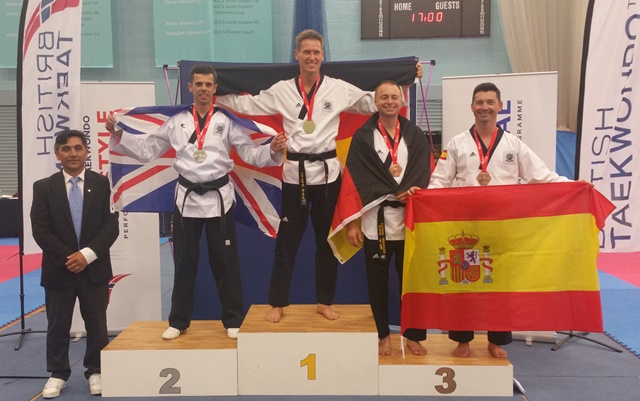 El villarrobledense Patricio Martinez Cano logra oro y bronce en el British Open de Taekwondo