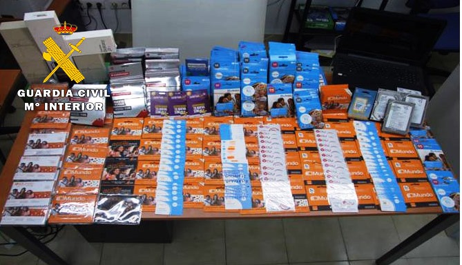 Cinco detenidos por robos en Barrax y tener 500 tarjetas de teléfono logradas con nombres falsos