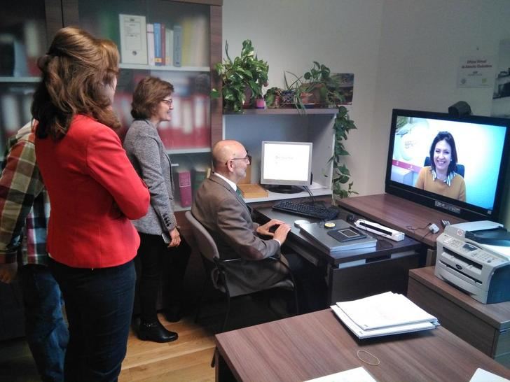 El sistema de telepresencia para atender a las personas consumidoras de Albacete aumentará su accesibilidad