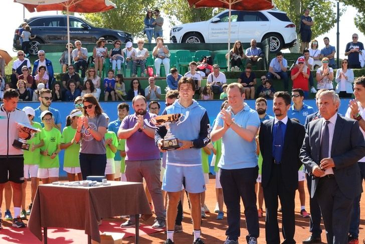 El argentino Carlos Berlocq ganó a Nico Almagro y se adjudicó el Ciudad de Albacete de tenis