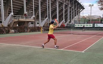 Sorpresas en el Trofeo de Navidad de tenis de Albacete: Jaime Espino eliminado