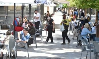Las reuniones familiares y de amigos siguen siendo el principal ámbito de transmisión del coronavirus