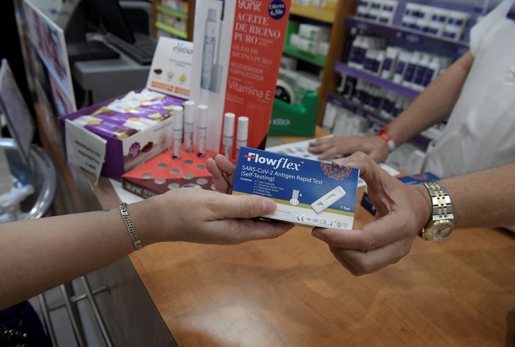 Por fin. El Consejo de Ministros aprueba la venta sin receta de test de antígenos en farmacias