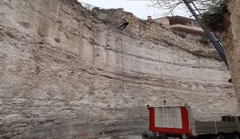 Comienzan las obras en la CM-3201 en Alcalá del Júcar, afectada por desprendimientos de rocas