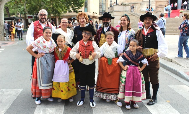 Exaltación del traje manchego en la Feria de Albacete