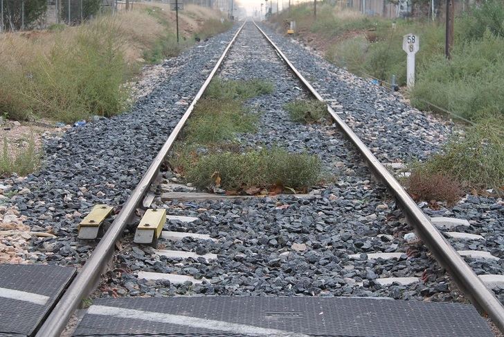  Un tren arrolla a turismo en Alberche del Caudillo con tres ocupantes y la circulación se interrumpe