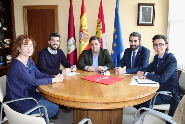 El Ayuntamiento de Albacete y los estudiantes de la UCLM, juntos para hablar del futuro de la universidad regional