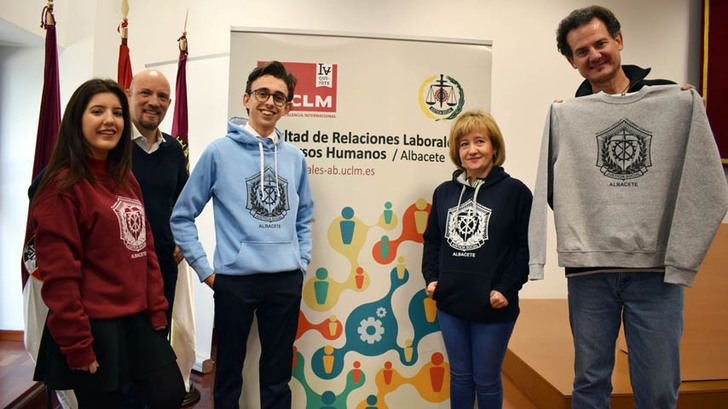 Los alumnos de Relaciones Laborales y Recursos Humanos de Albacete muestra su solidaridad con AFANION