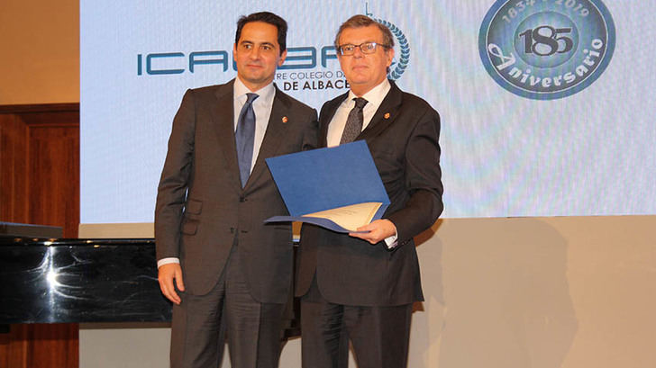 La UCLM, distinguida con la Insignia de Oro del Colegio de la Abogacía de Albacete