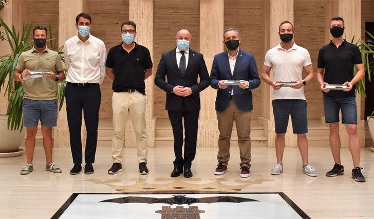 Los participantes del ‘Reto Ultrafanion’, recibidos en el Ayuntamiento de Albacete