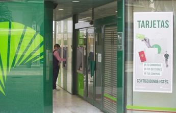 Los trabajadores de Unicaja se concentran este martes en toda España contra el ERE