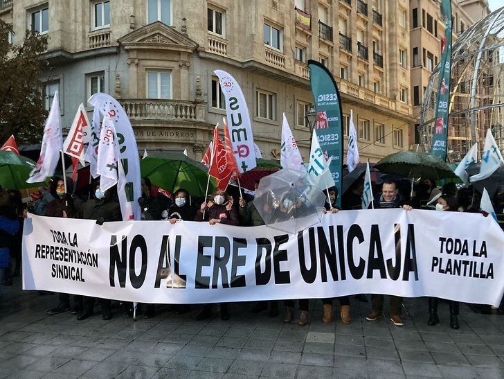 Los trabajadores de Unicaja están hoy de huelga por el ERE que acabará con muchos de sus empleos