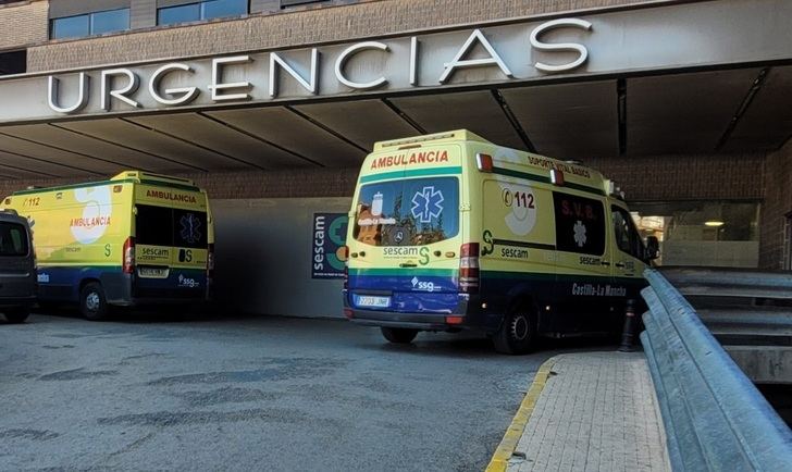 Tres afectados por inhalación de humo tras el incendio de una nave de Albacete