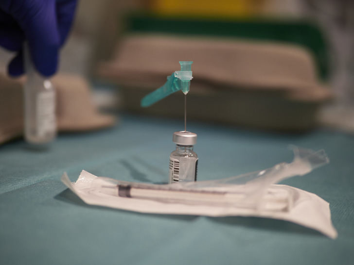 La UCLM vuelve a pedir a Sanidad que priorice la vacunación del personal universitario