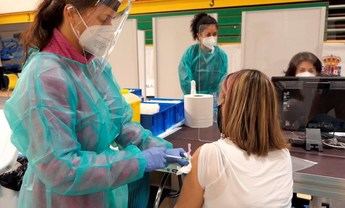 Sanidad estima que la inmunidad de rebaño en Castilla-La Mancha se logrará entre el 12 y el 14 de agosto