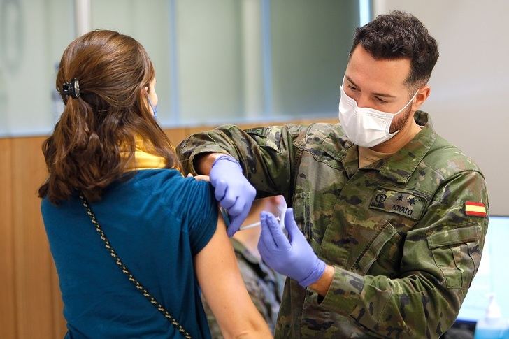 Seis nuevos equipos de vacunación cedidos por Defensa empezarán a inmunizar en C-LM en próximos días