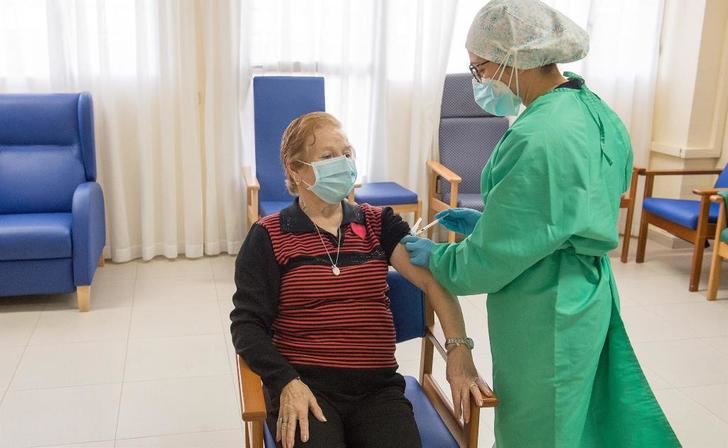 Castilla-La Mancha inicia la administración de la segunda dosis de la vacuna contra el coronavirus