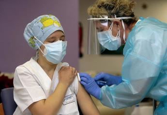 Castilla-La Mancha administra las primeras vacunas contra el coronavirus