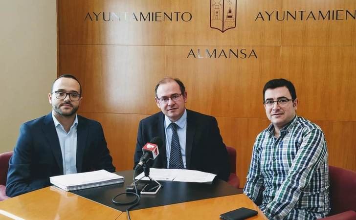 El arreglo del camino de la Garrabera, ya es realidad por la colaboración de la Diputación de Albacete y el Ayuntamiento de Almansa