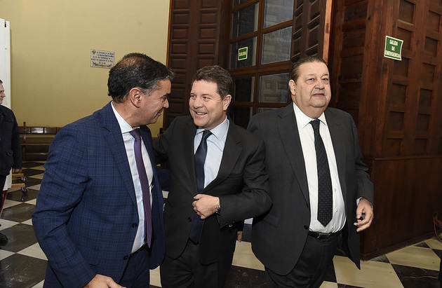 Castilla-La Mancha y sus instituciones públicas también rinden homenaje a la Constitución