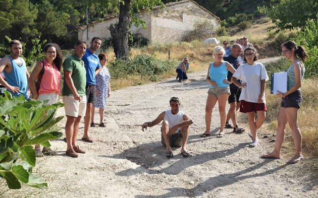 Los vecinos de la aldea de Umbría de Bul piden al ayuntamiento de Yeste que arregle el camino de acceso