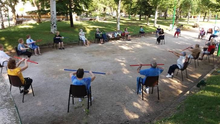 Un centenar de personas mayores participan en Albacete en el programa municipal ‘Verano Saludable’