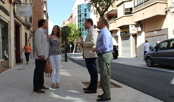 La calle Blasco Ibáñez cerrada ‘por los pelos’ antes de la Feria y después de más de medio año de trabajos