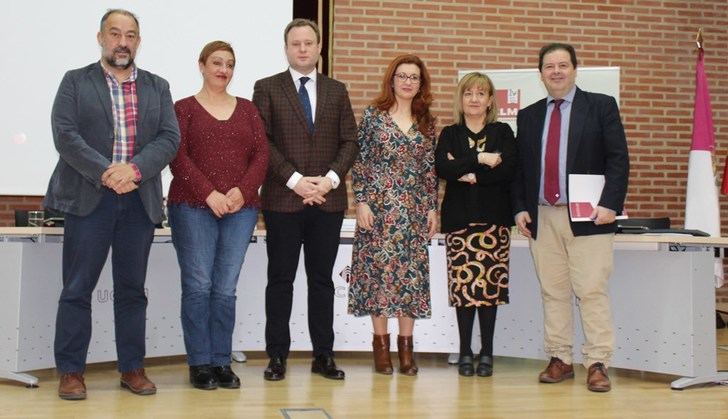 Casañ: “AMAC es un referente en Albacete en la lucha contra el cáncer de mama y ginecológico”