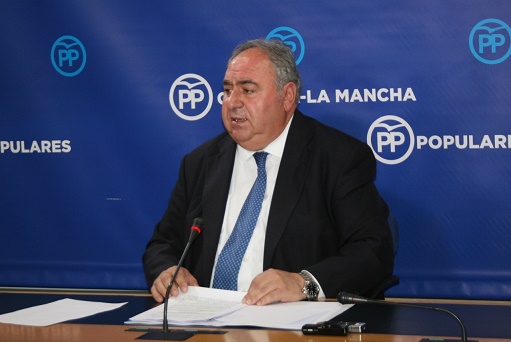 El PP vuelve a criticar a Page por la sanidad y pone el ejemplo de un paciente que debe esperar tres años y medio para ser operado