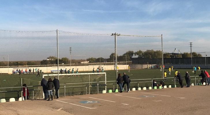 El PP de Villarrobledo “denuncia” el mal estado de la seguridad de los campos de fútbol de césped artificial
