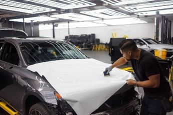 ¿Qué ventajas ofrece el vinilo para coches sobre la pintura?