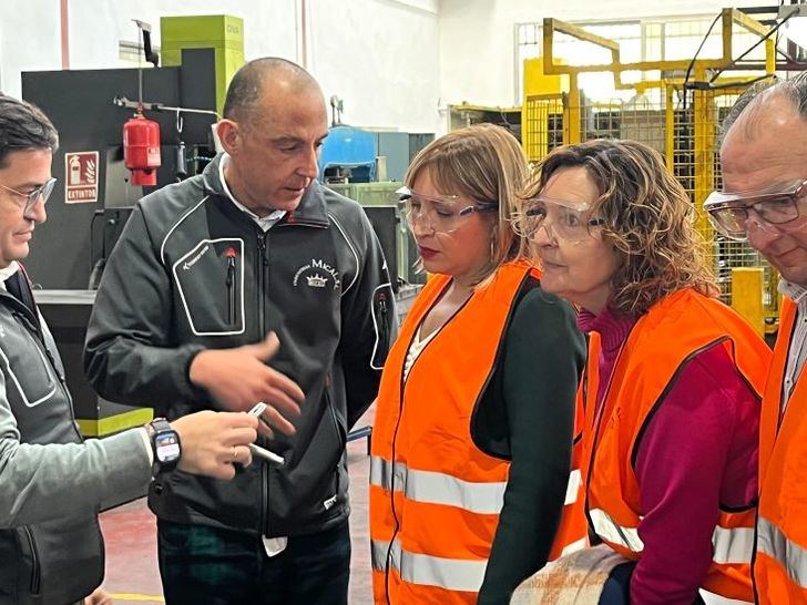 Amparo Torres resalta la especialización industrial como clave para la economía local tras visitar Industrias Mical
