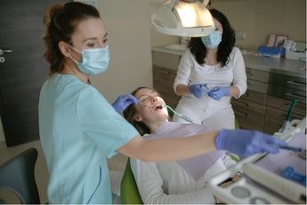 Visita anual al dentista: la forma de prevenir las extracciones y la caída de piezas